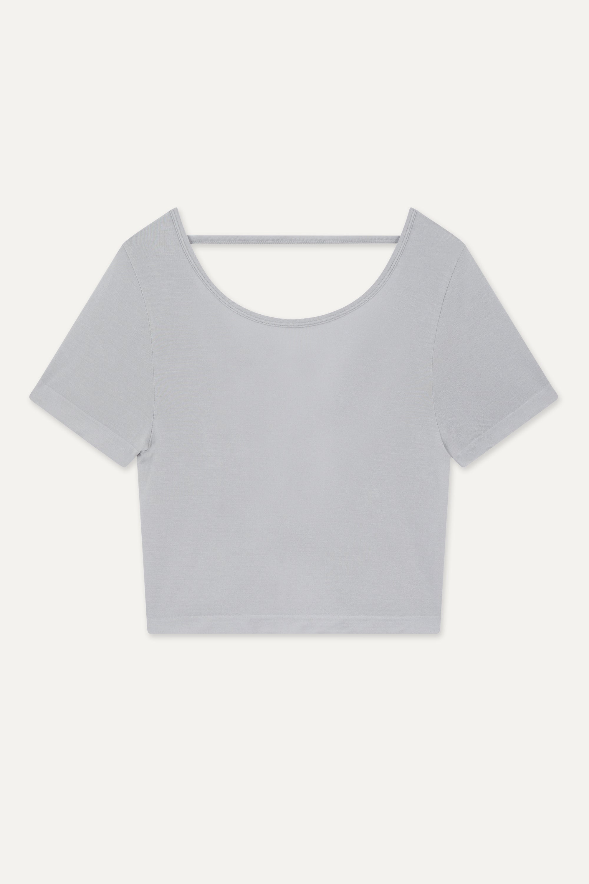 Meet our light grey Frances Modal Tee - your go-to for yoga or any workout! With a cropped length and low back, it's perfect for layering over leggings and a sports bra. Crafted from gentle Lenzing modal fabric blended with recycled polyamide, it offers unmatched softness and comfort. Cut to meet your leggings' waistband, it's a versatile must-have for your activewear collection. Experience comfort and style with Frances Modal Tee by Jilla Active